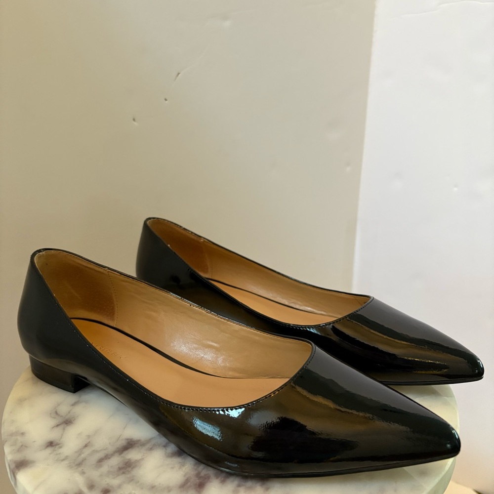 Banana Republic Black Patent Pointed Toe Flats